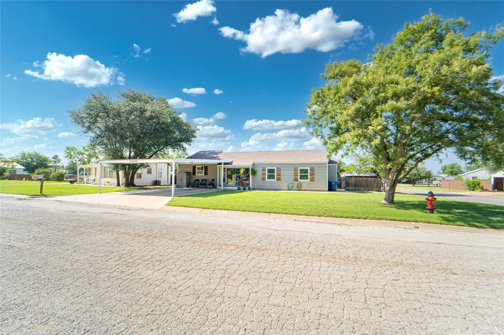 1400 W Wheeler Street Breckenridge, TX 76424