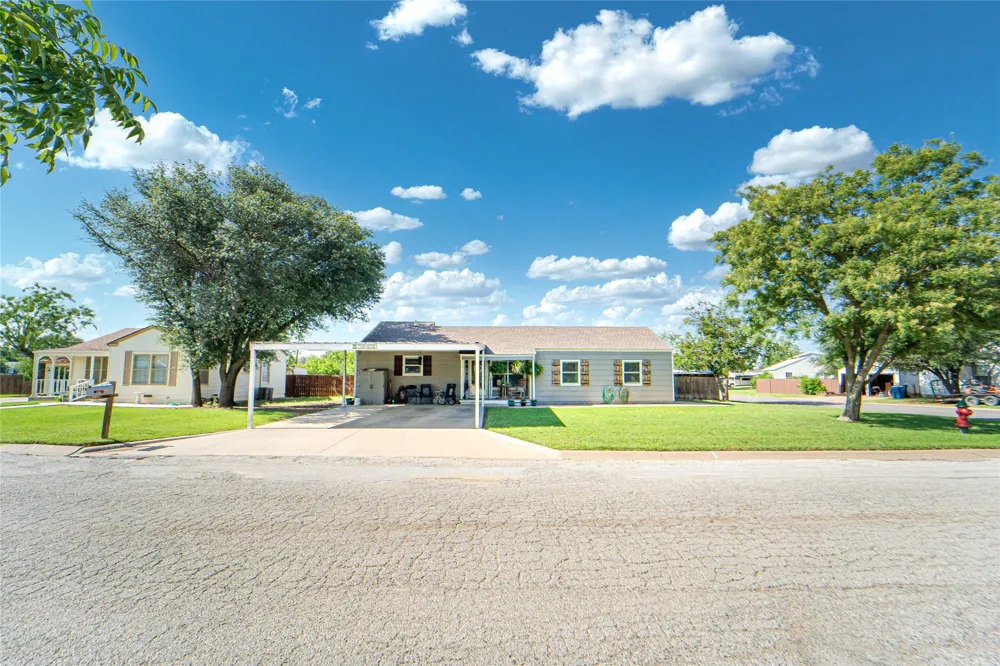 1400 W Wheeler Street Breckenridge, TX 76424