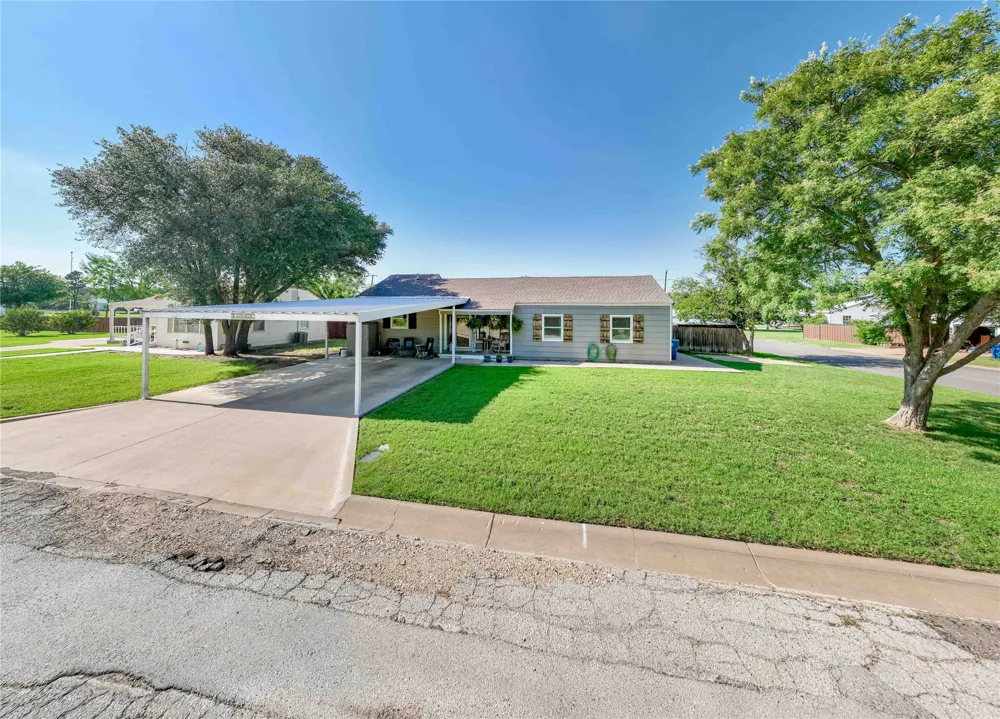 1400 W Wheeler Street Breckenridge, TX 76424