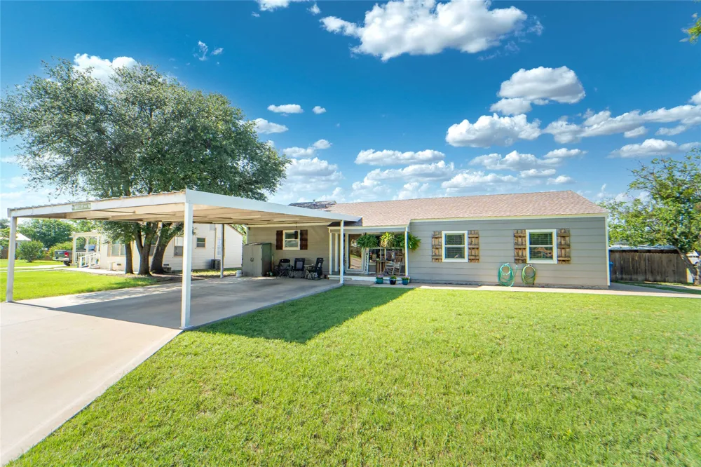 1400 W Wheeler Street Breckenridge, TX 76424