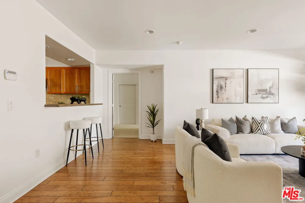 8238 W Manchester Avenue #208 Playa del Rey, CA 90293
