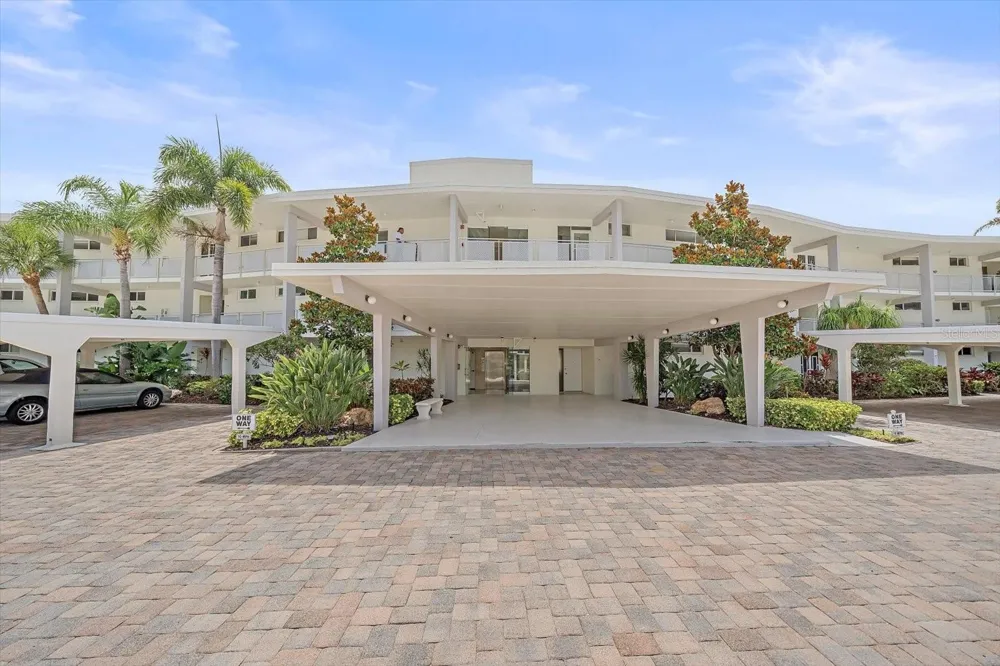 100 SANDS POINT ROAD #303 Longboat Key, FL 34228