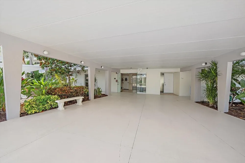 100 SANDS POINT ROAD #303 Longboat Key, FL 34228