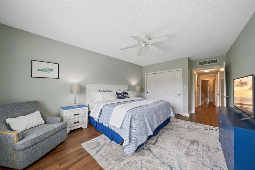 100 SANDS POINT ROAD #303 Longboat Key, FL 34228