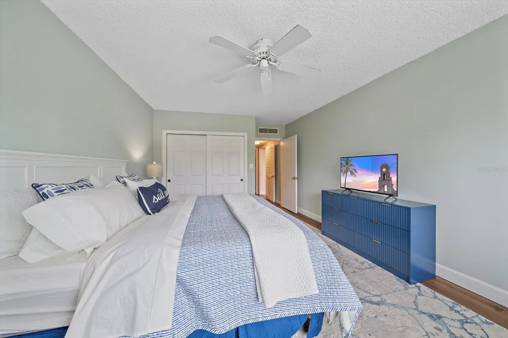 100 SANDS POINT ROAD #303 Longboat Key, FL 34228