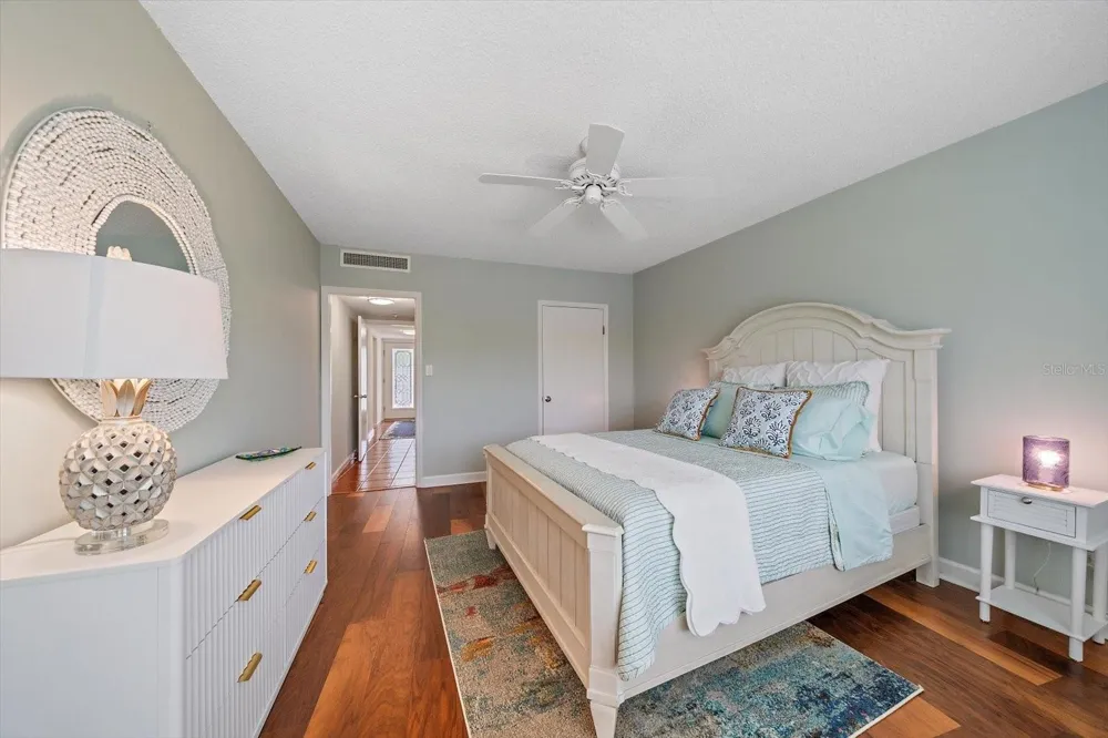 100 SANDS POINT ROAD #303 Longboat Key, FL 34228