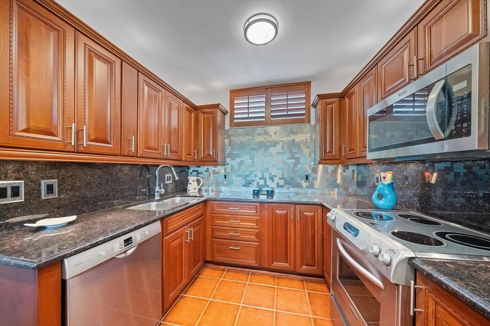 100 SANDS POINT ROAD #303 Longboat Key, FL 34228
