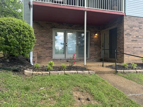 317 Village Ln W