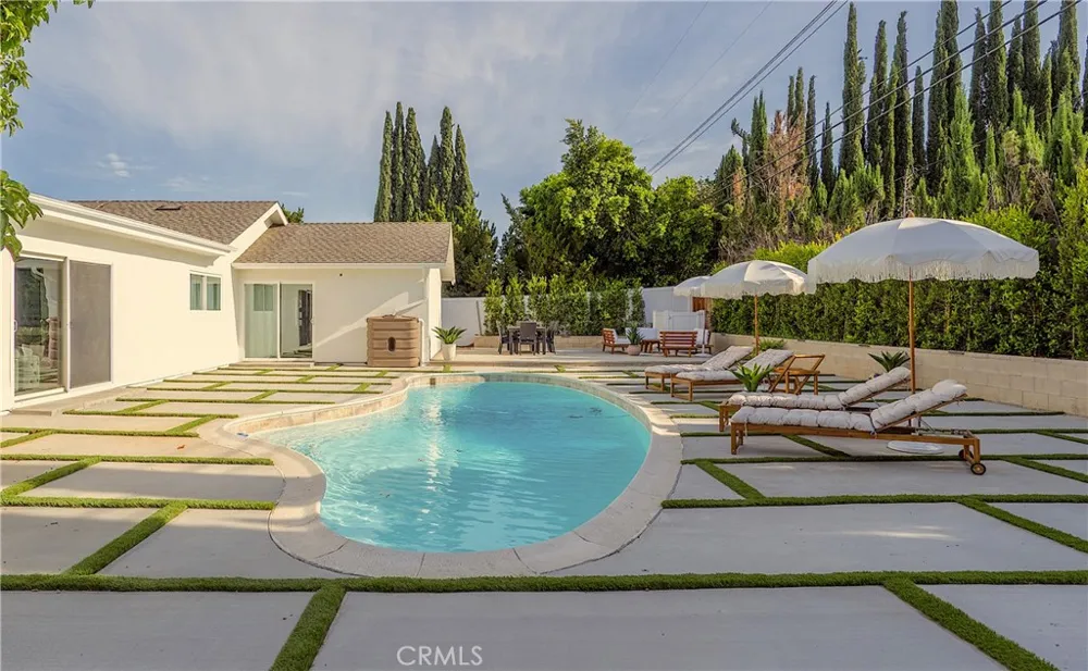 10111 Oso Avenue Chatsworth, CA 91311