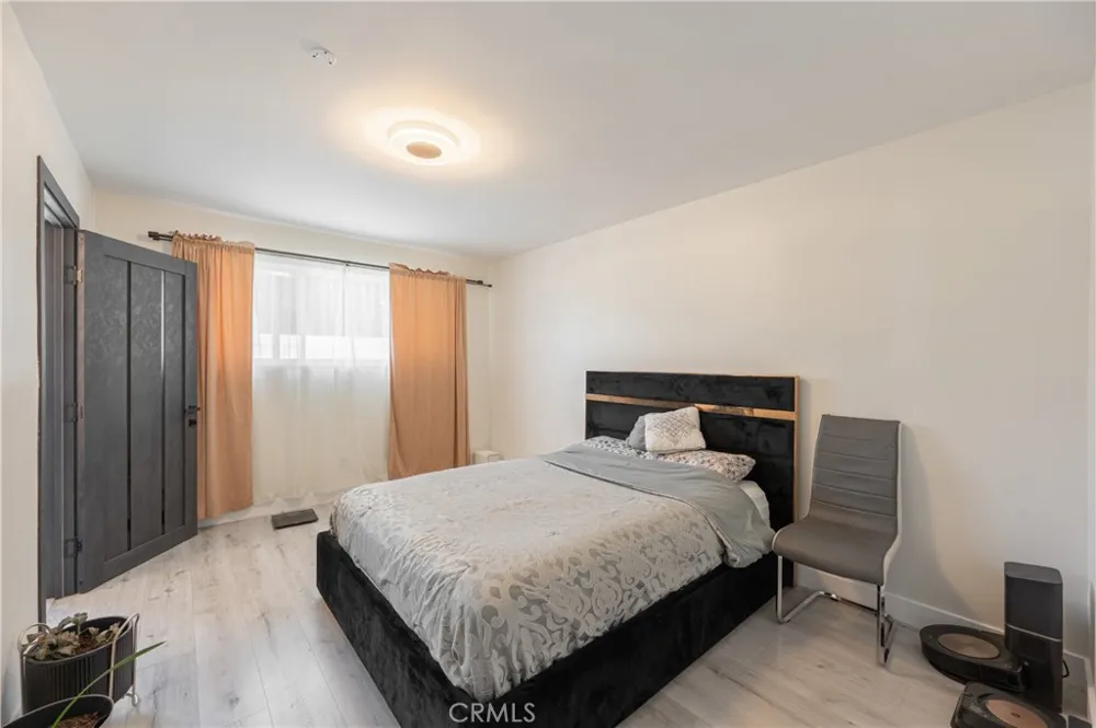 10111 Oso Avenue Chatsworth, CA 91311