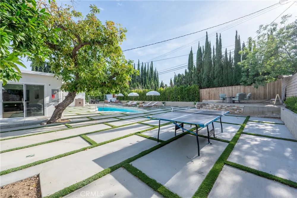 10111 Oso Avenue Chatsworth, CA 91311