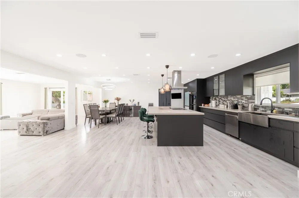 10111 Oso Avenue Chatsworth, CA 91311