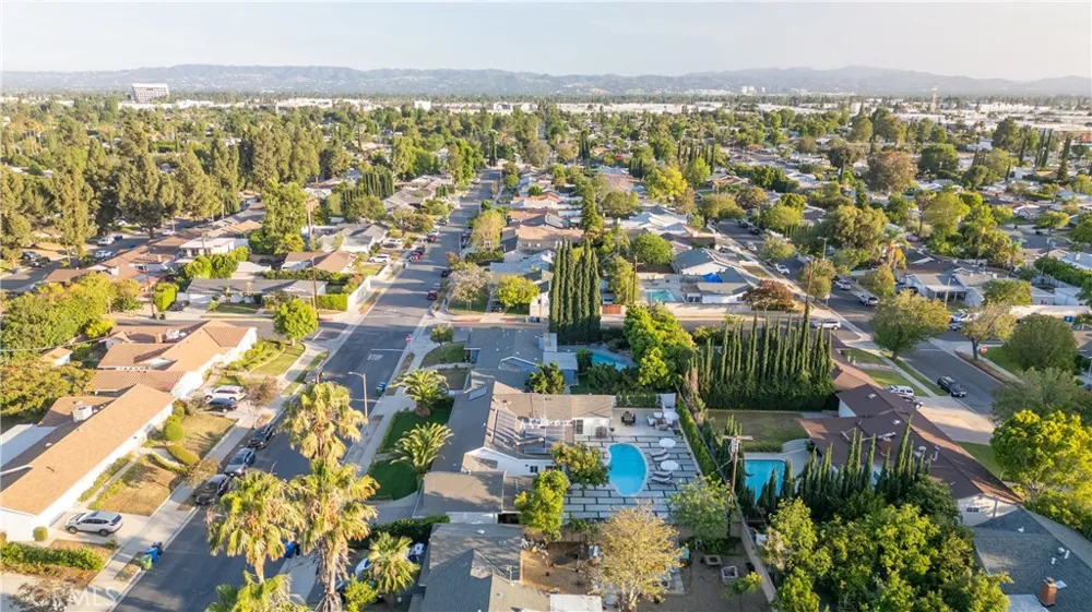 10111 Oso Avenue Chatsworth, CA 91311