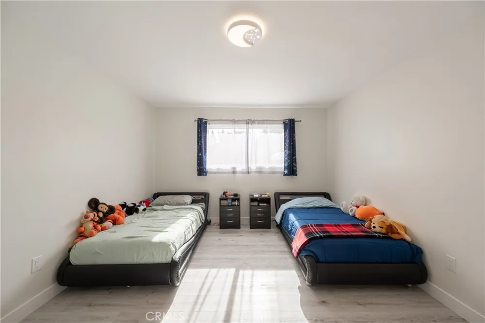 10111 Oso Avenue Chatsworth, CA 91311