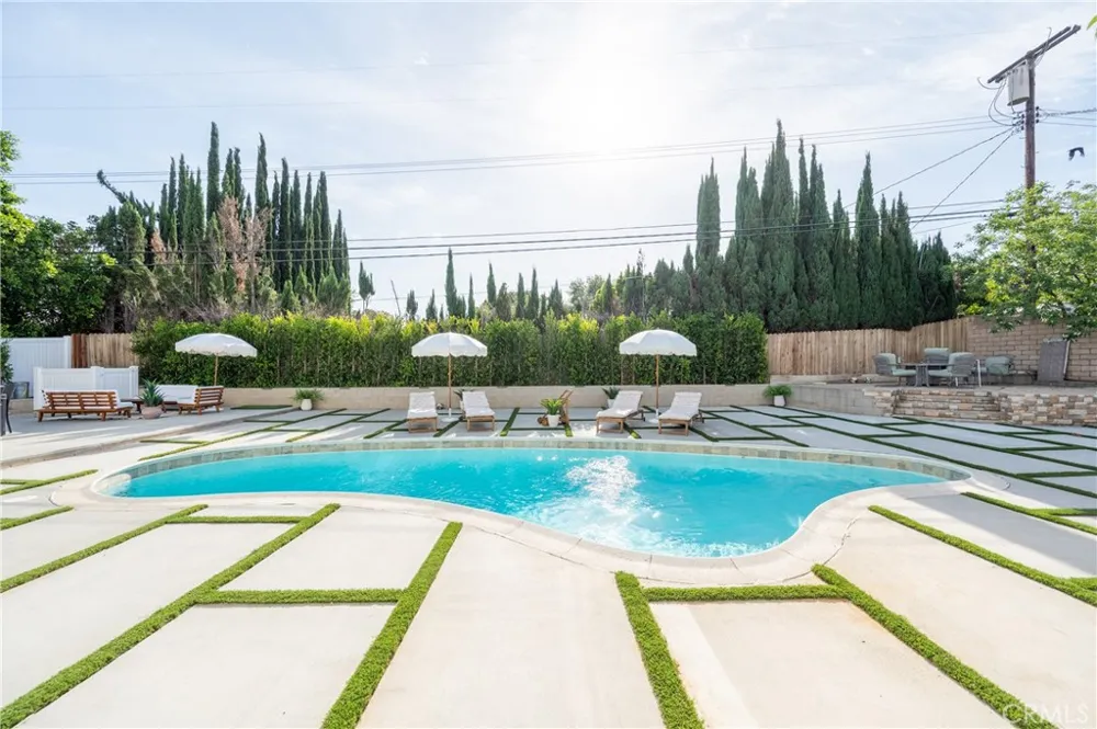 10111 Oso Avenue Chatsworth, CA 91311