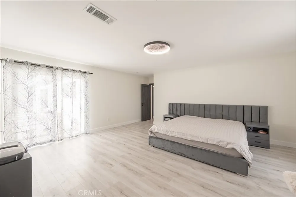 10111 Oso Avenue Chatsworth, CA 91311