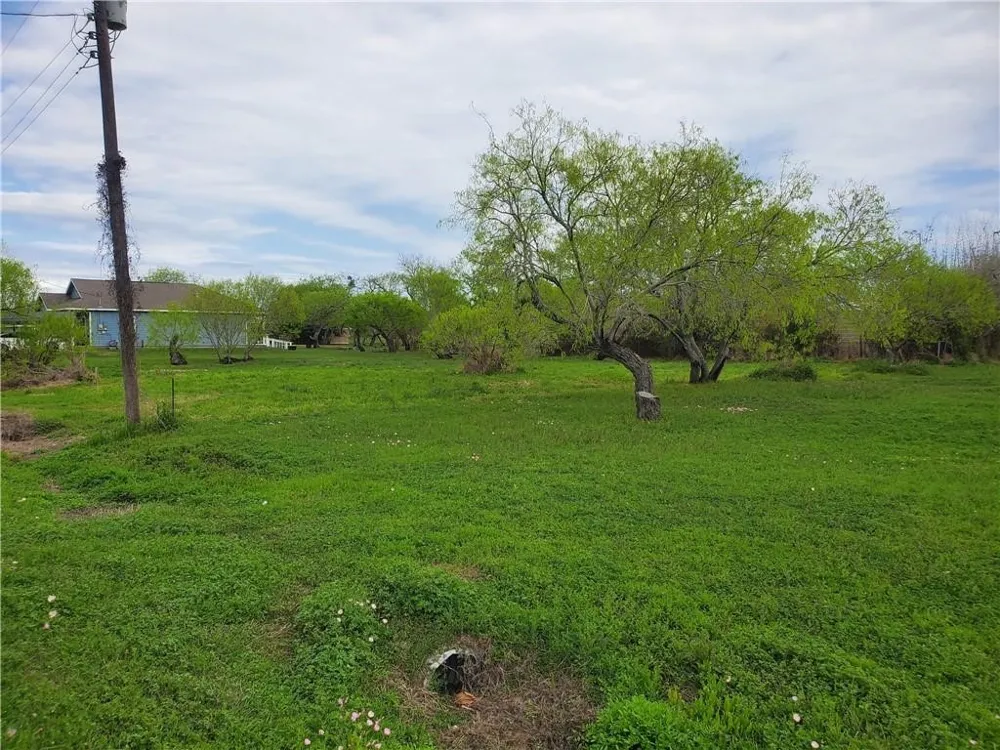 410 2nd Street Bayside, TX 78340
