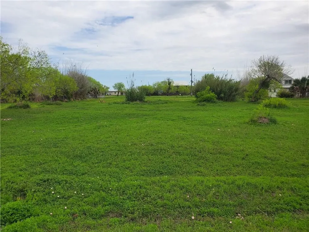410 2nd Street Bayside, TX 78340