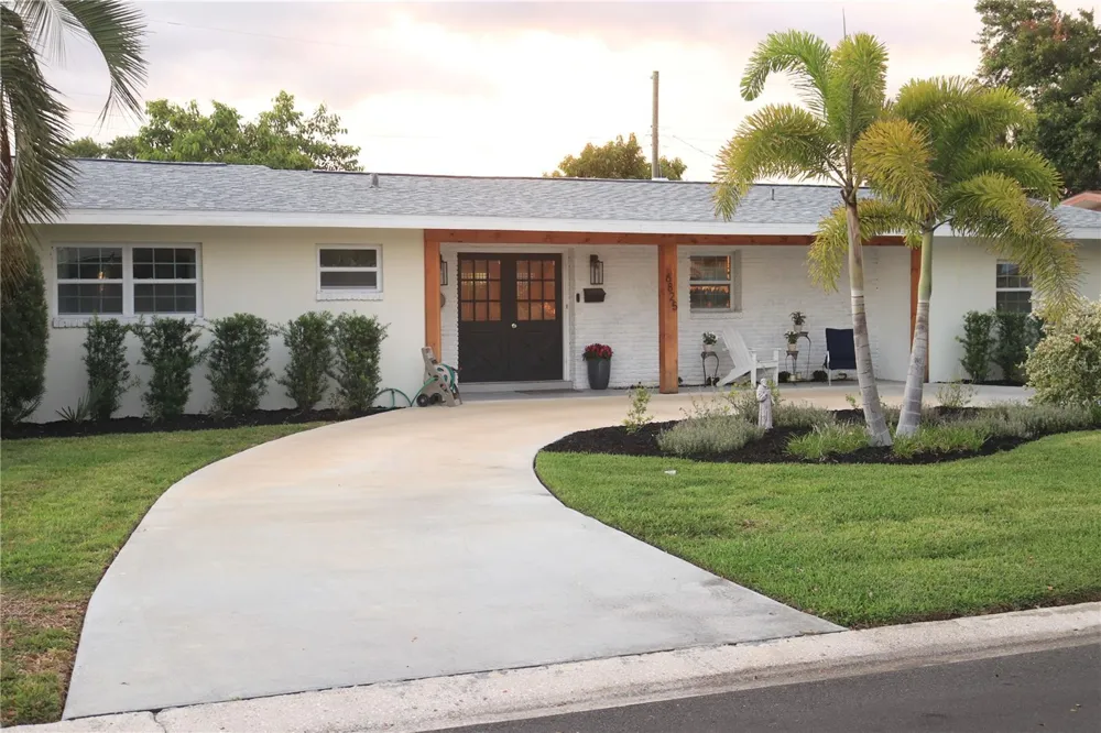 6825 11TH AVENUE St Petersburg, FL 33710