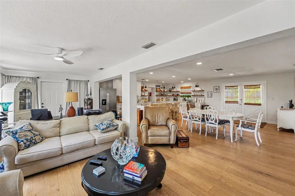 6825 11TH AVENUE St Petersburg, FL 33710