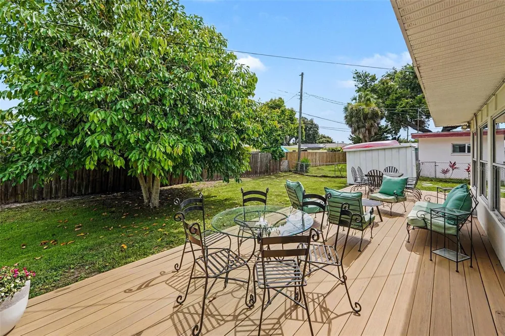 6825 11TH AVENUE St Petersburg, FL 33710