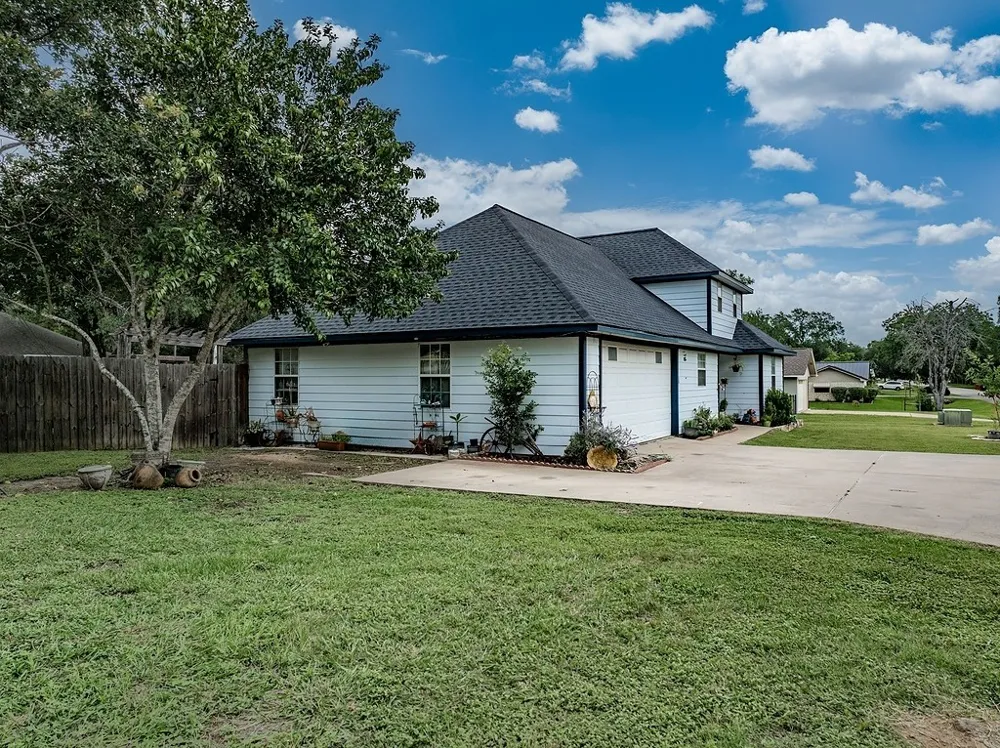 234 Park Drive La Grange, TX 78945