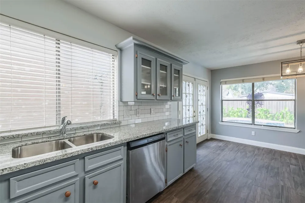 11902 Brook Meadows Lane Meadows Place, TX 77477