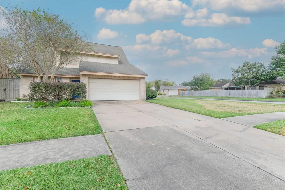 11902 Brook Meadows Lane Meadows Place, TX 77477