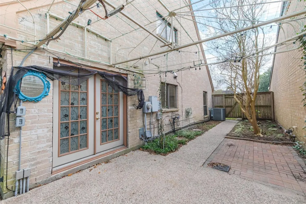 11902 Brook Meadows Lane Meadows Place, TX 77477