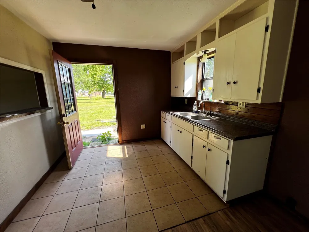 157 Clute Road Leona, TX 75850