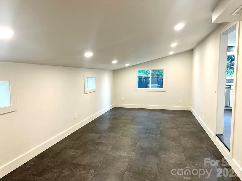 908 E 1st Street Newton, NC 28658