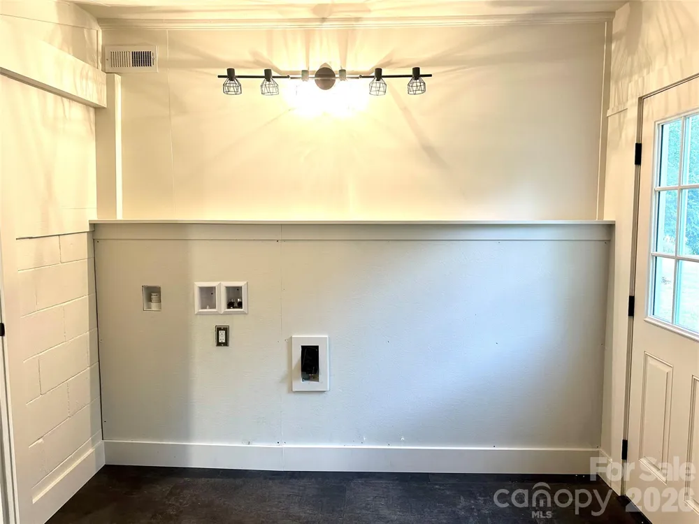 908 E 1st Street Newton, NC 28658