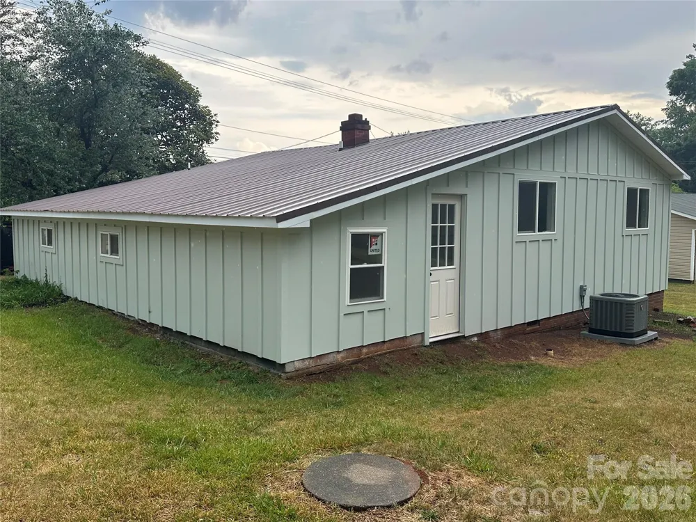 908 E 1st Street Newton, NC 28658