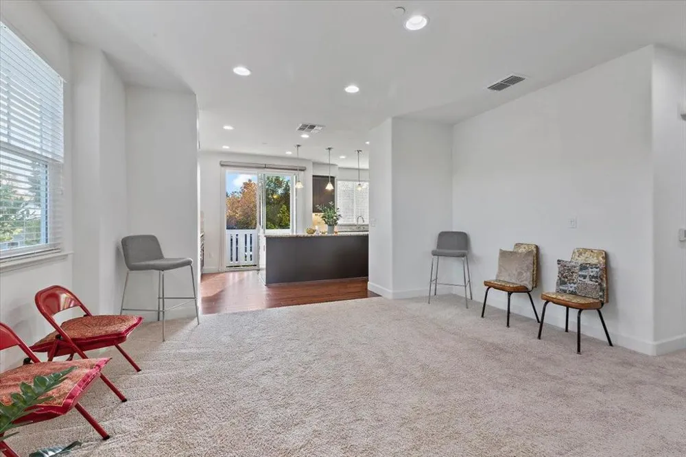 2041 Atlas Loop Mountain View, CA 94043