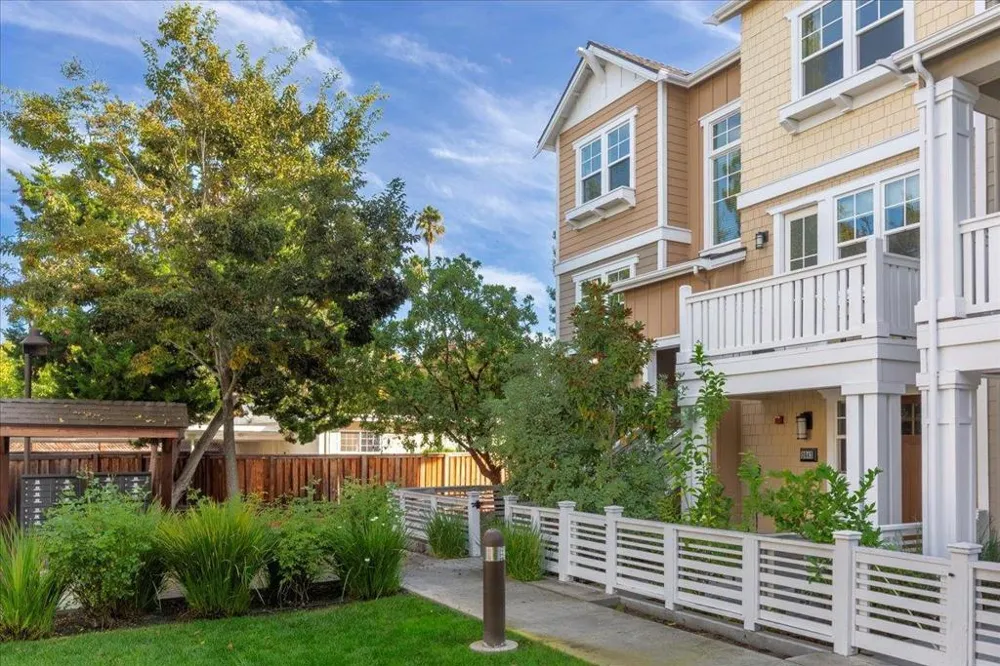 2041 Atlas Loop Mountain View, CA 94043