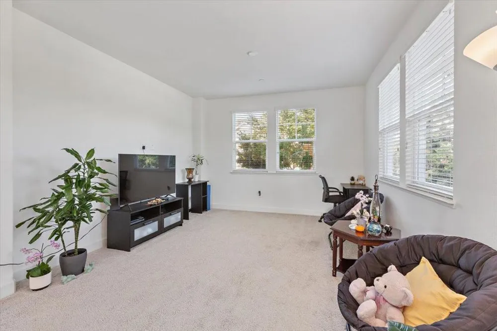 2041 Atlas Loop Mountain View, CA 94043