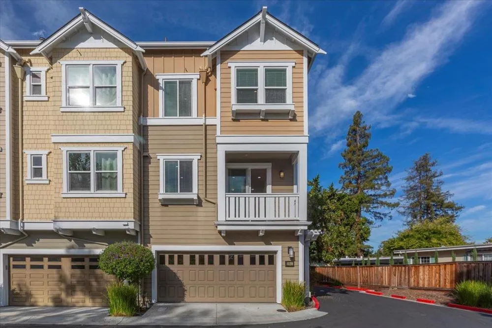 2041 Atlas Loop Mountain View, CA 94043