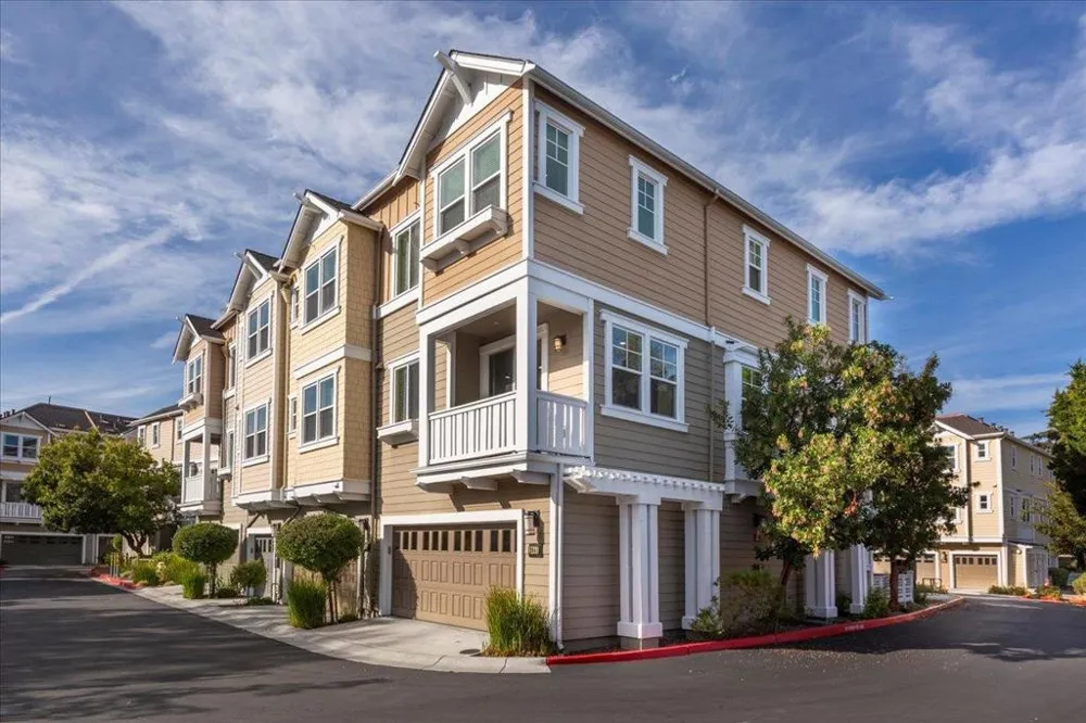 2041 Atlas Loop Mountain View, CA 94043
