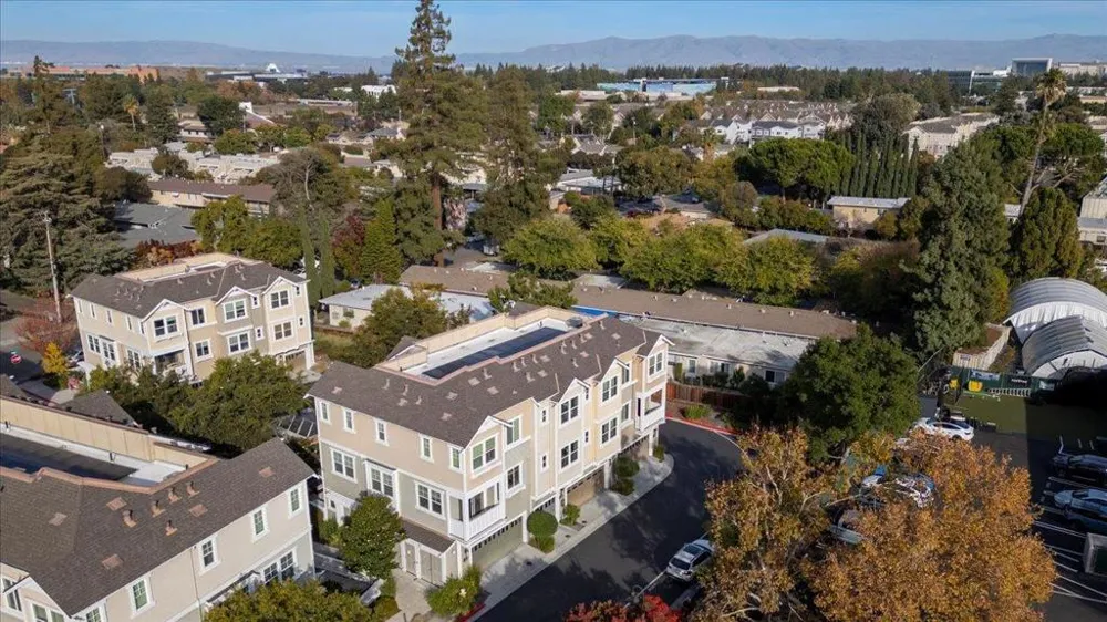 2041 Atlas Loop Mountain View, CA 94043