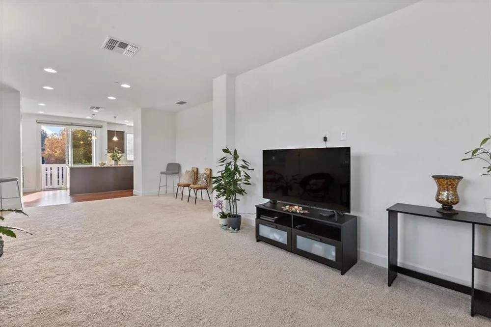 2041 Atlas Loop Mountain View, CA 94043