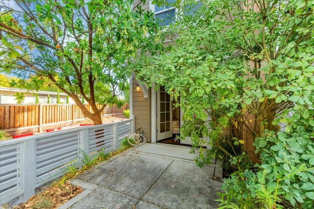 2041 Atlas Loop Mountain View, CA 94043