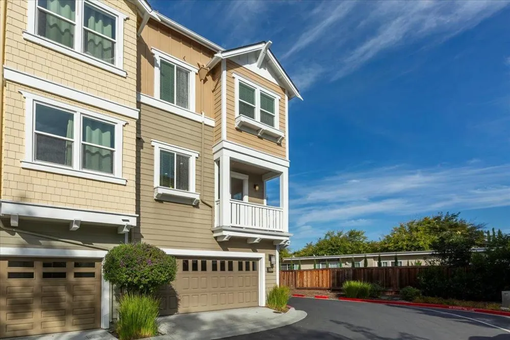 2041 Atlas Loop Mountain View, CA 94043