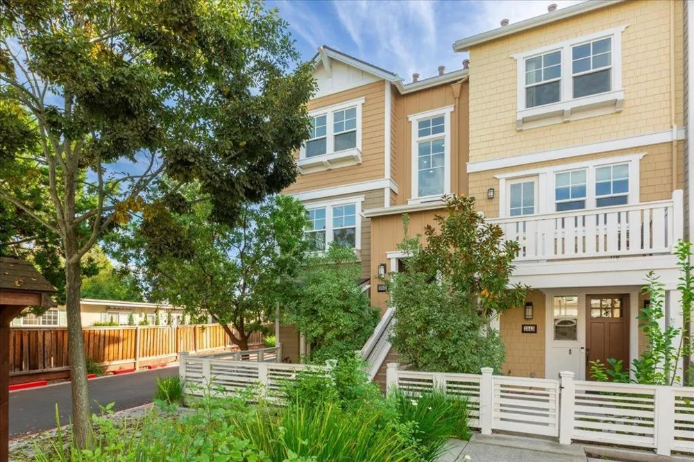 2041 Atlas Loop Mountain View, CA 94043