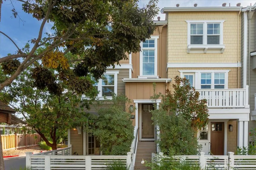 2041 Atlas Loop Mountain View, CA 94043