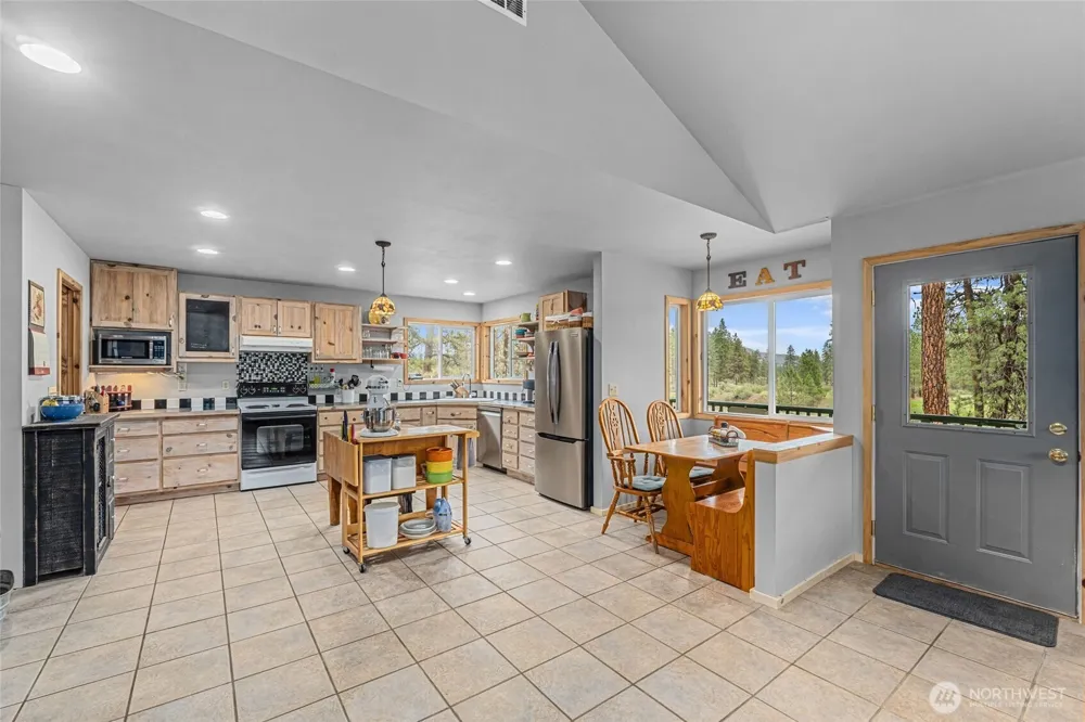40048 Cayuse Cove E Davenport, WA 99122
