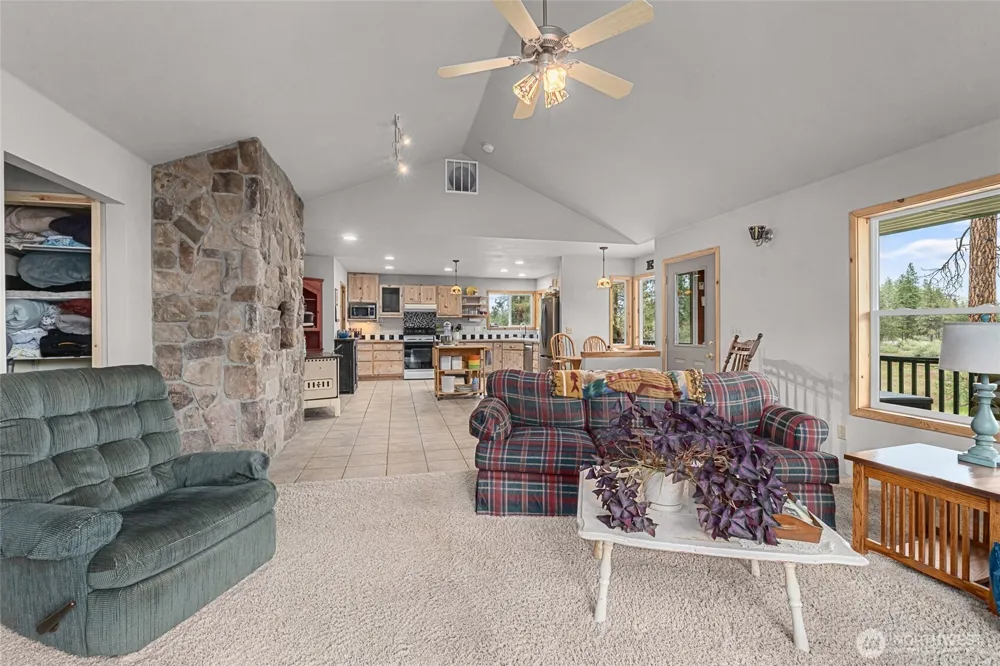 40048 Cayuse Cove E Davenport, WA 99122