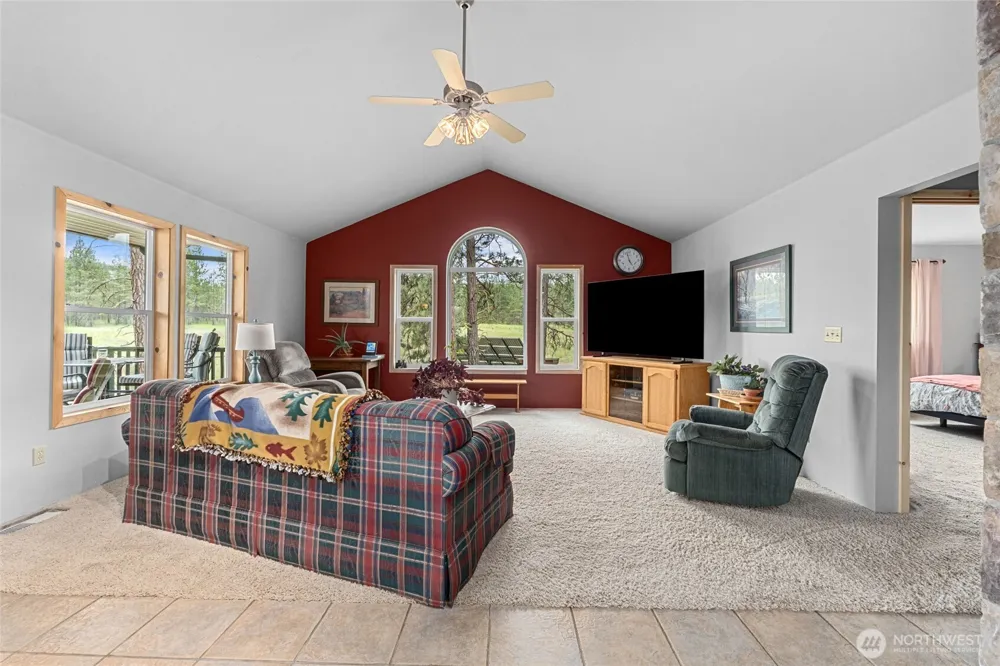 40048 Cayuse Cove E Davenport, WA 99122