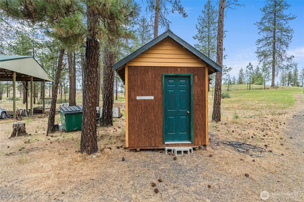 40048 Cayuse Cove E Davenport, WA 99122