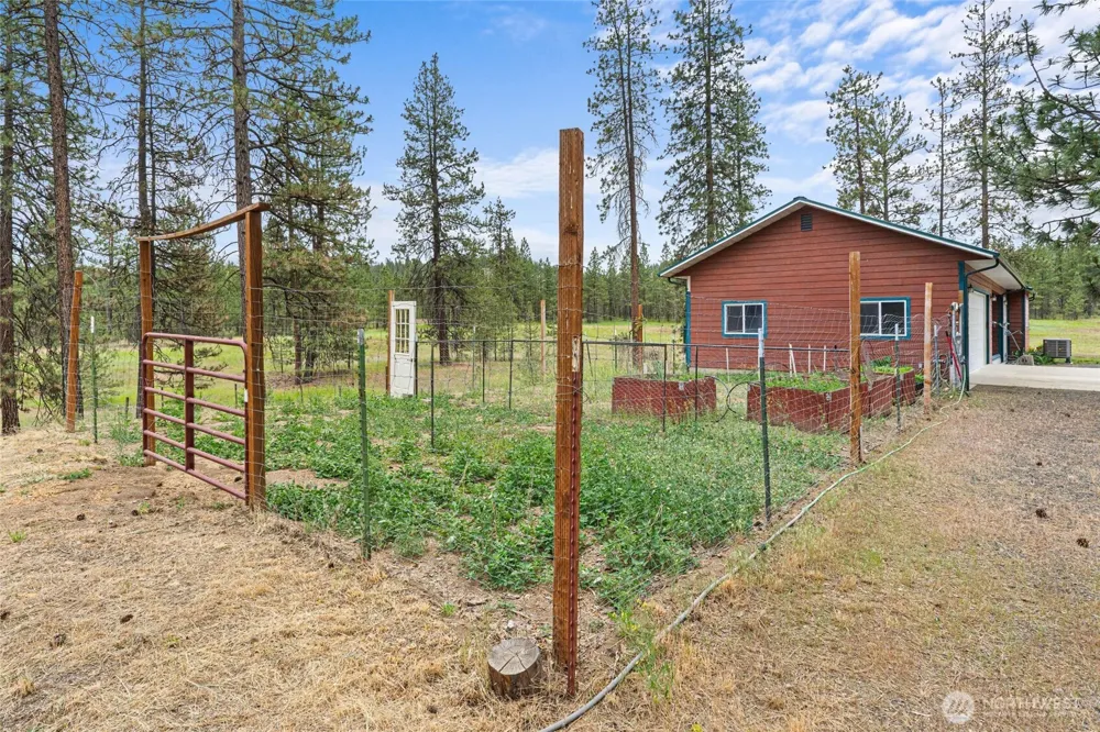40048 Cayuse Cove E Davenport, WA 99122
