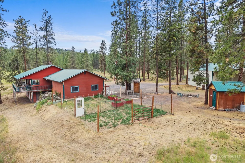 40048 Cayuse Cove E Davenport, WA 99122
